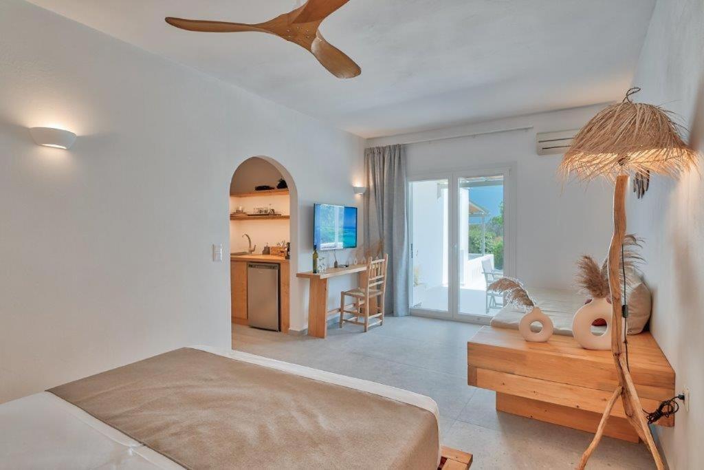 Marinatou Suites Antiparos by Værelse billede